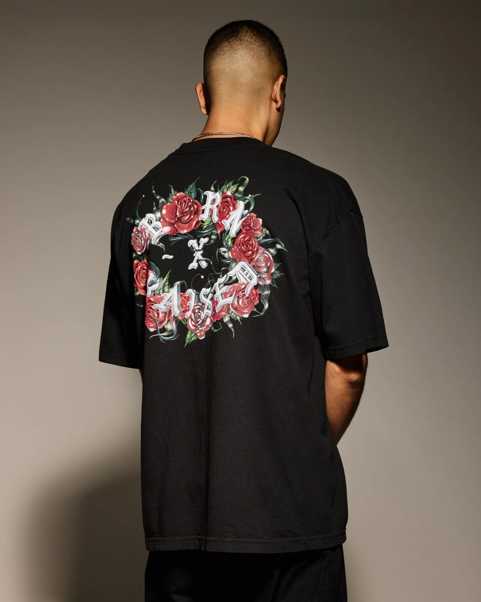 ROSES ROCKER TEE: BLACK - Image 4